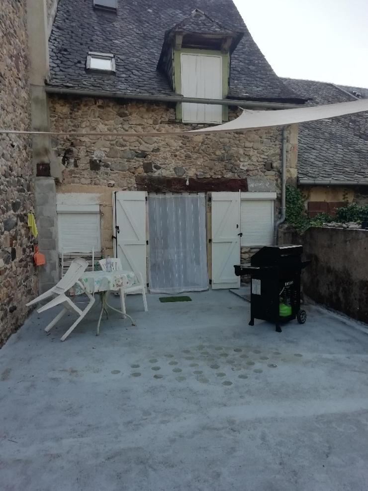 Maison Lafayette Saint-Geniez-dʼOlt Exterior foto
